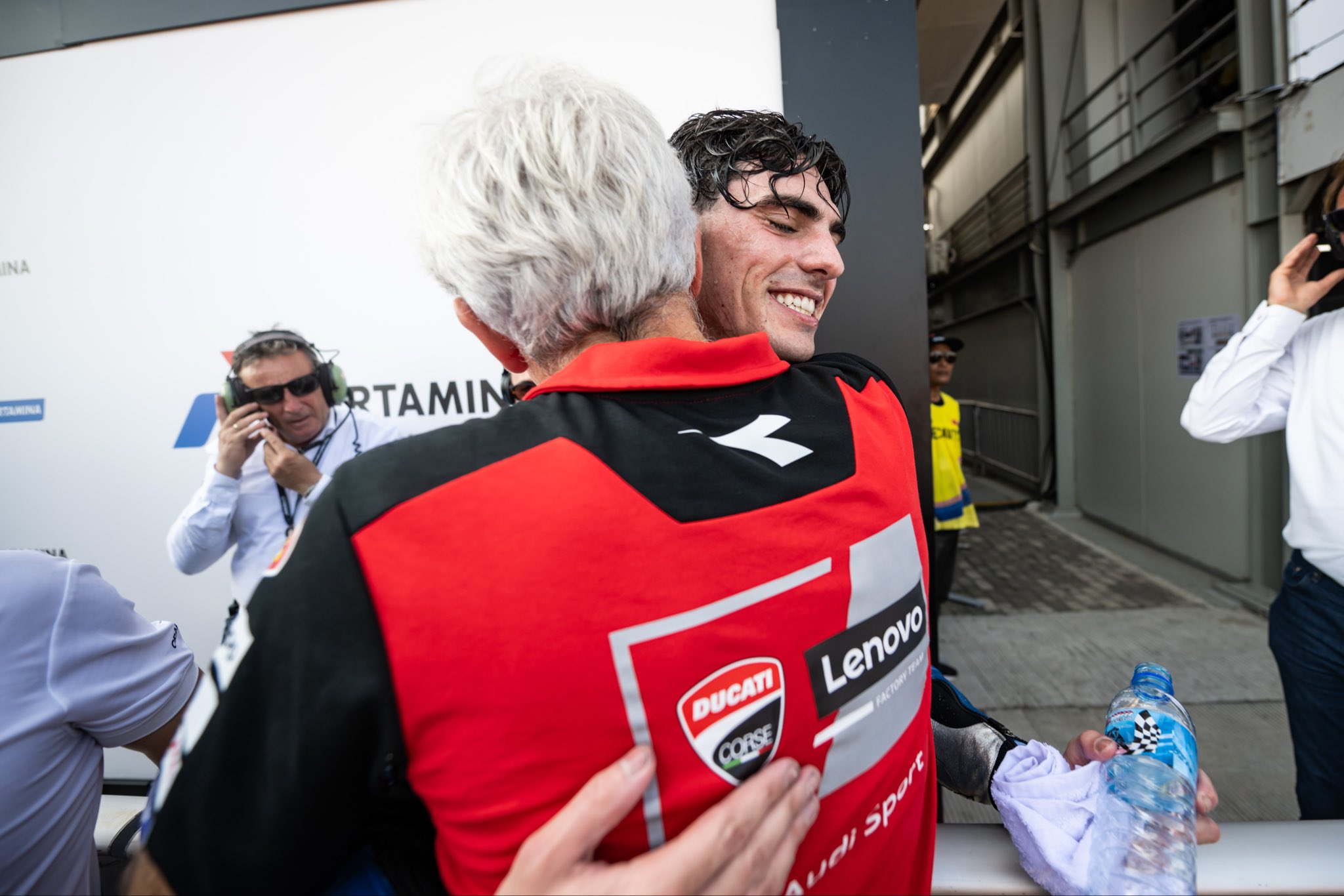 Gigi Dall'Igna felicita a Aldeguer.