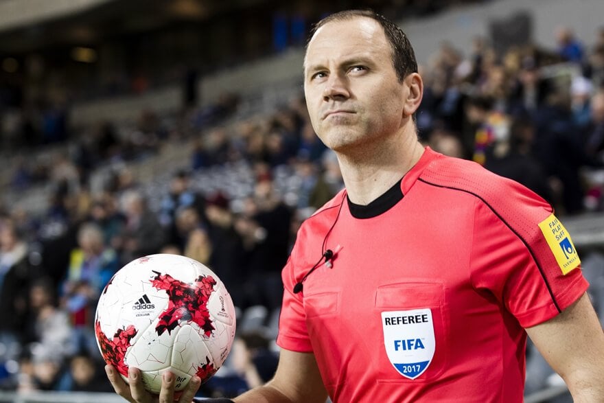 Football : un ancien arbitre révèle les secrets de l'équipe d'arbitrage de l'UEFA