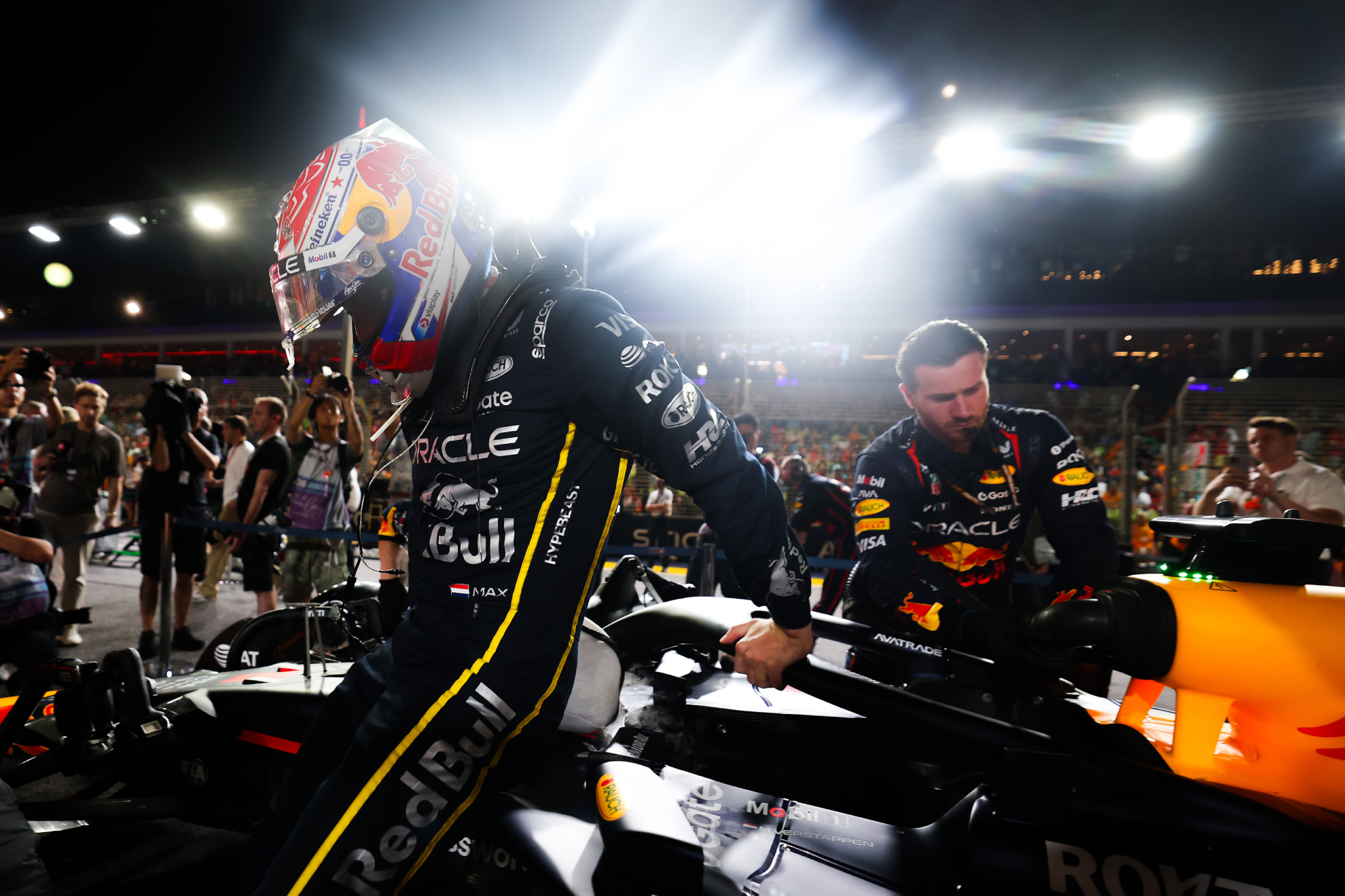 Verstappen sale del Red Bull.