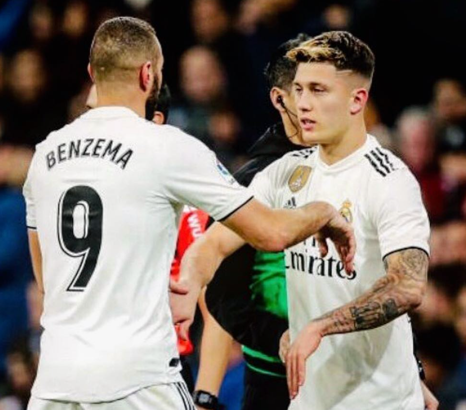 Cristo González junto a Karim Benzema
