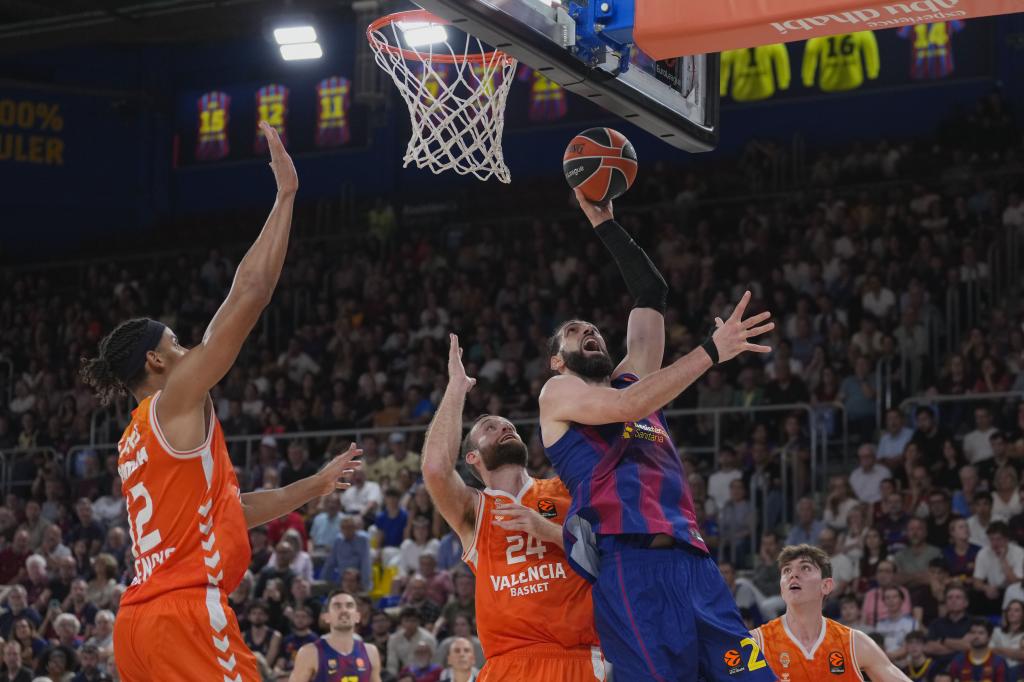 Shengelia lanza a canasta.